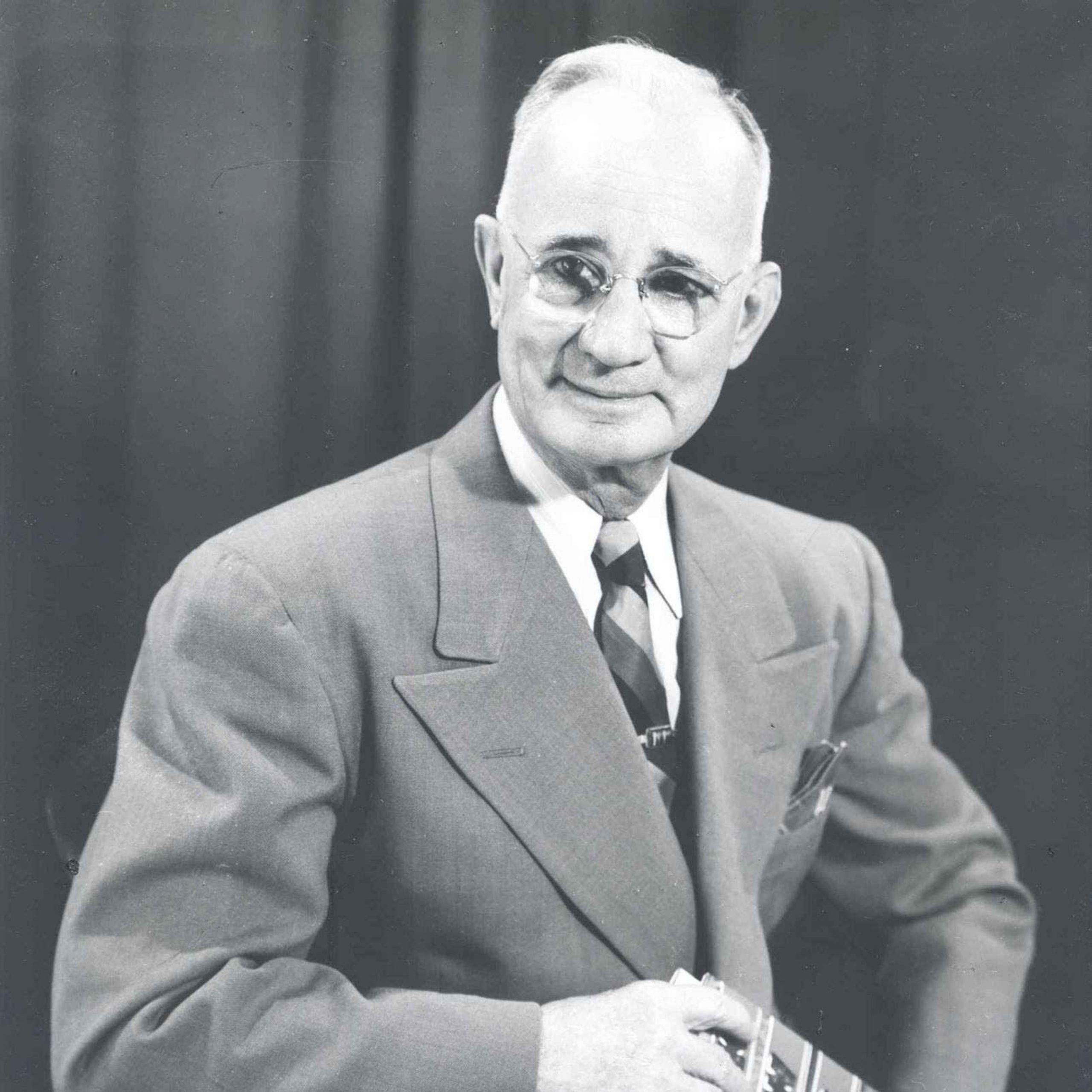 Napoleon Hill (1883 - 1970) là tác giả người nổi tiếng người Mỹ
